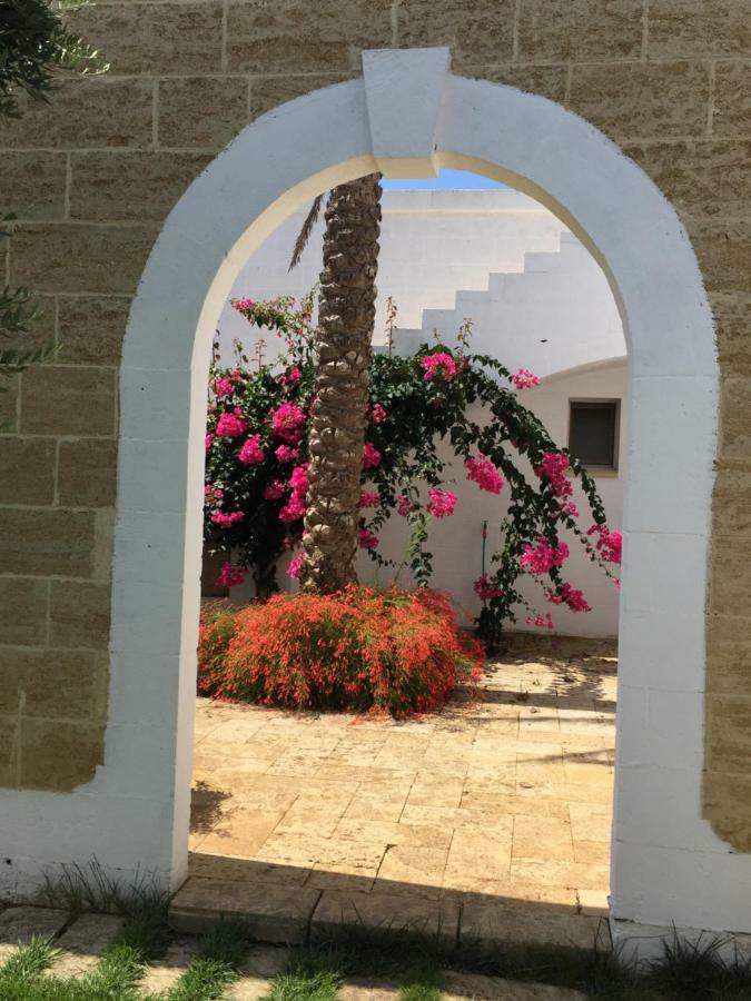 Апарт отель Casa Vacanze La Corte Торре-Вадо Экстерьер фото