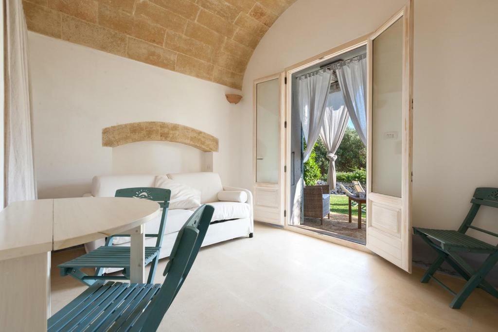 Апарт отель Casa Vacanze La Corte Торре-Вадо Экстерьер фото